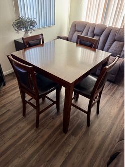 Table and 4 chairs mesa y 4 sillas