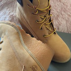 Size 7.5 Timberland 🩷🩷