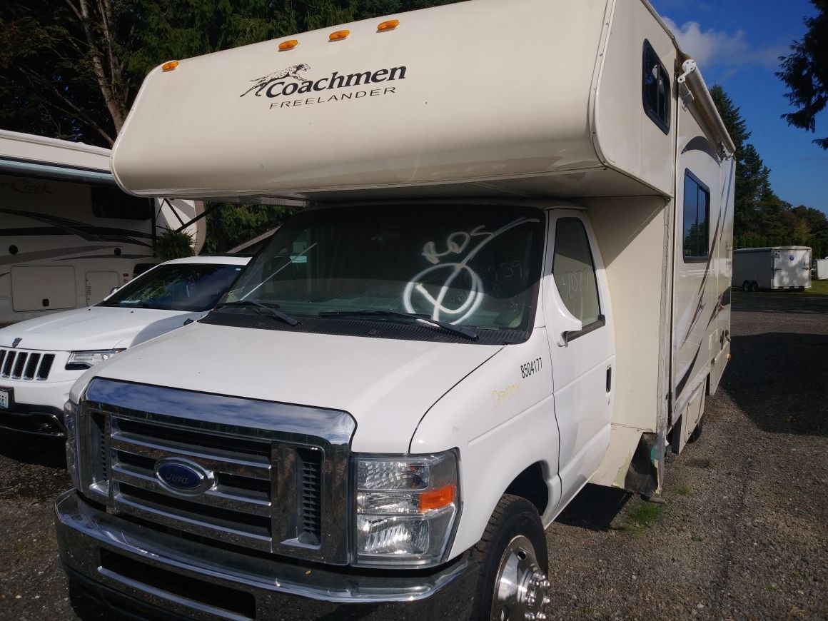 2013 22 ft Class C RV with slide out for Sale in Snohomish, WA - OfferUp