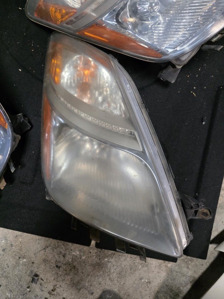 Passenger Side HID Headlight For 2004-2009 Toyota Prius