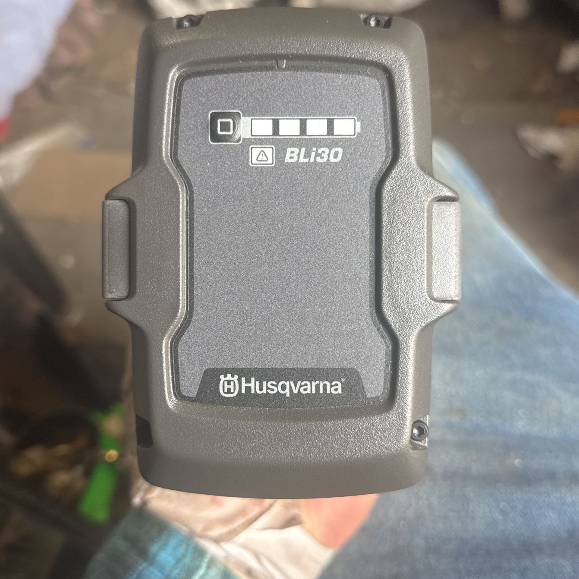 Husqvarna 36V / 7.5 Ah, Model: BLi 30