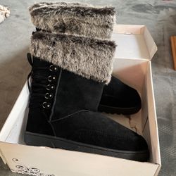 RAMPAGE BOOTS, BLACK TRIMMED WITH GRAY FUR INSIDE AND OUT SIZE 9-1/2M