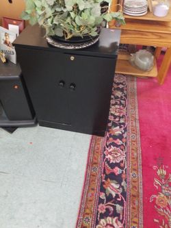 Black Finish Cabniet