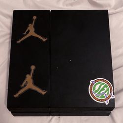 PS4 WITH CONTROLLER AND WIRES