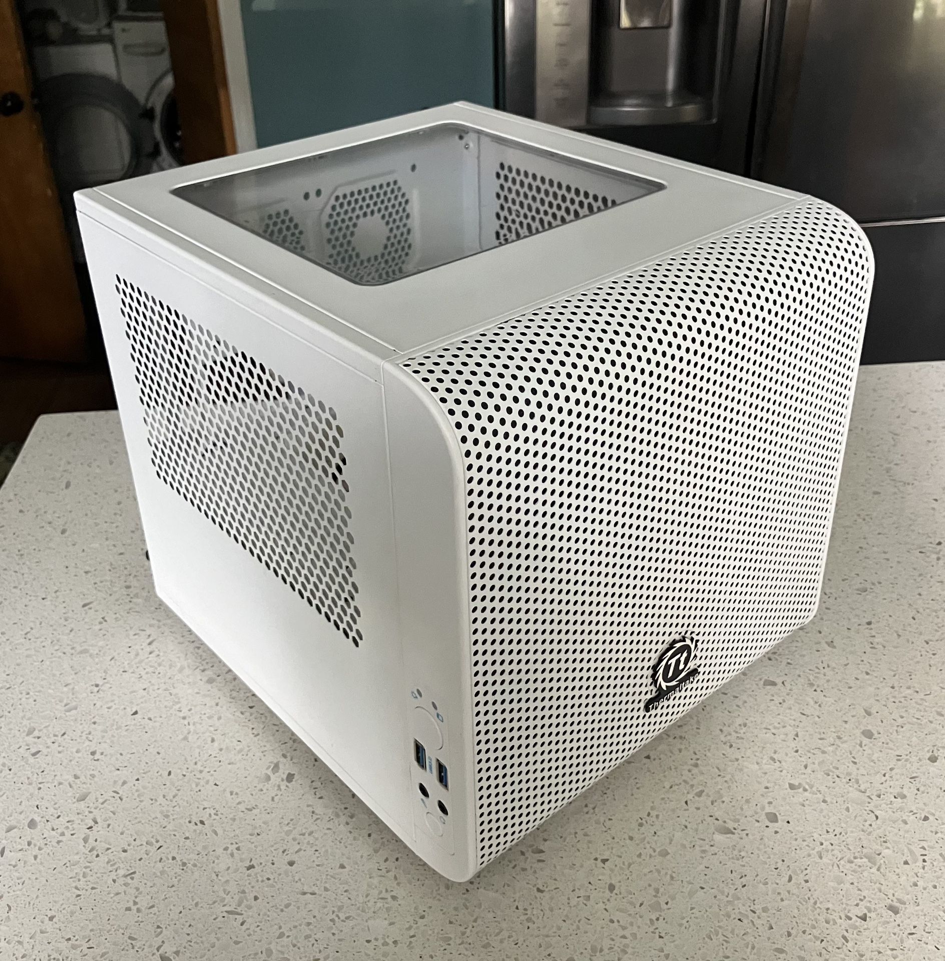 Thermaltake Core V1 Snow Edition ITX Case