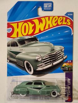 HOT WHEELS. LAYIN LOW. 1947 CHEVY FLEETLINE LOWRIDER.