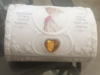 Jewelry box precious moments really good condition