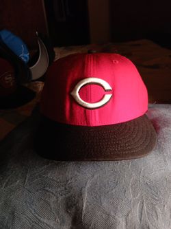 New Era 59Fifty Cincinnati Reds Baseball Hat. Size 6 7/8 Fitted Hat.