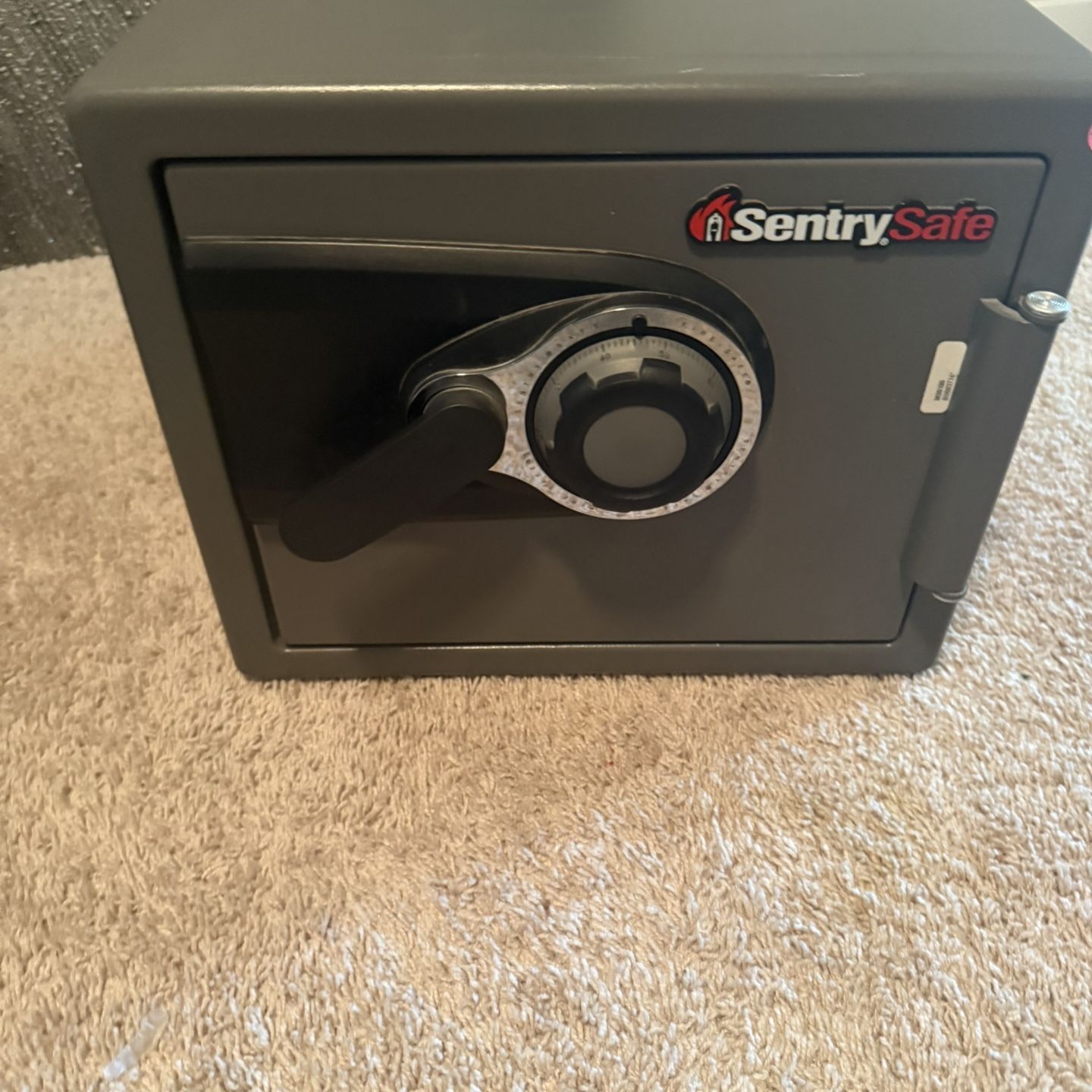 Sentry R3910 Safe Sentry Safe for Sale in Phoenix, AZ - OfferUp