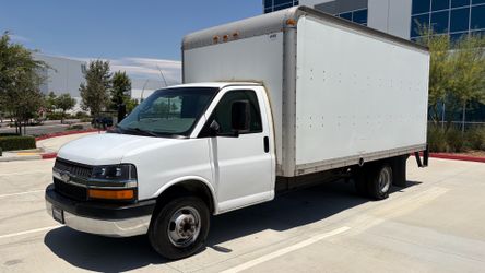 2006 Chevy Express 3500 Box Truck 6.0 V8 Runs Great