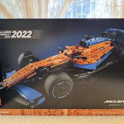 LEGO TECHNIC: McLaren Formula 1 Race Car Kit (42141) 