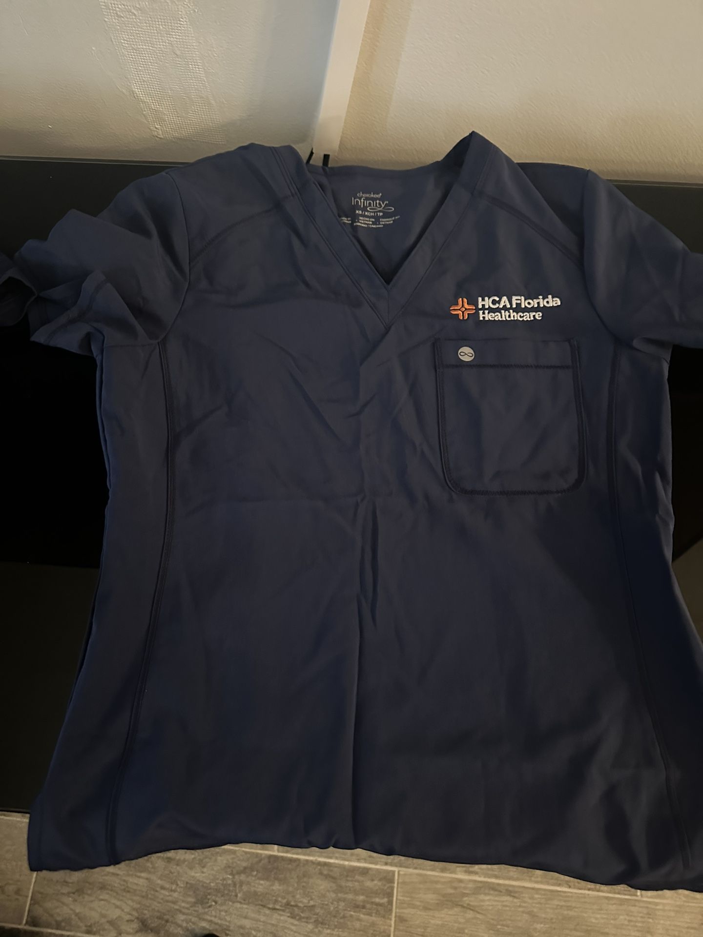 HCA scrub tops Xs
