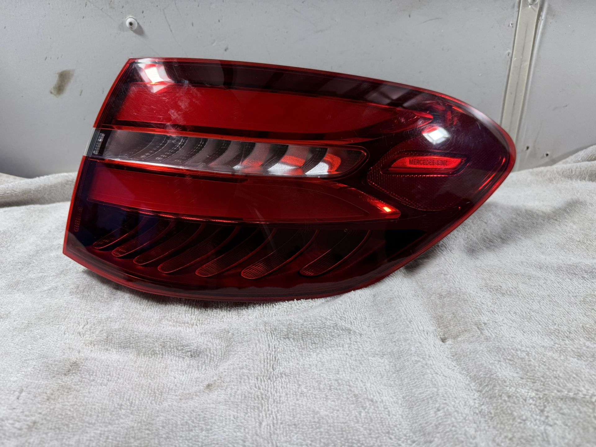 2017 TO 2019 MERCEDES GLC300 GLC CLASS X253 RIGHT TAILLIGHT LED OEM A(contact info removed)
