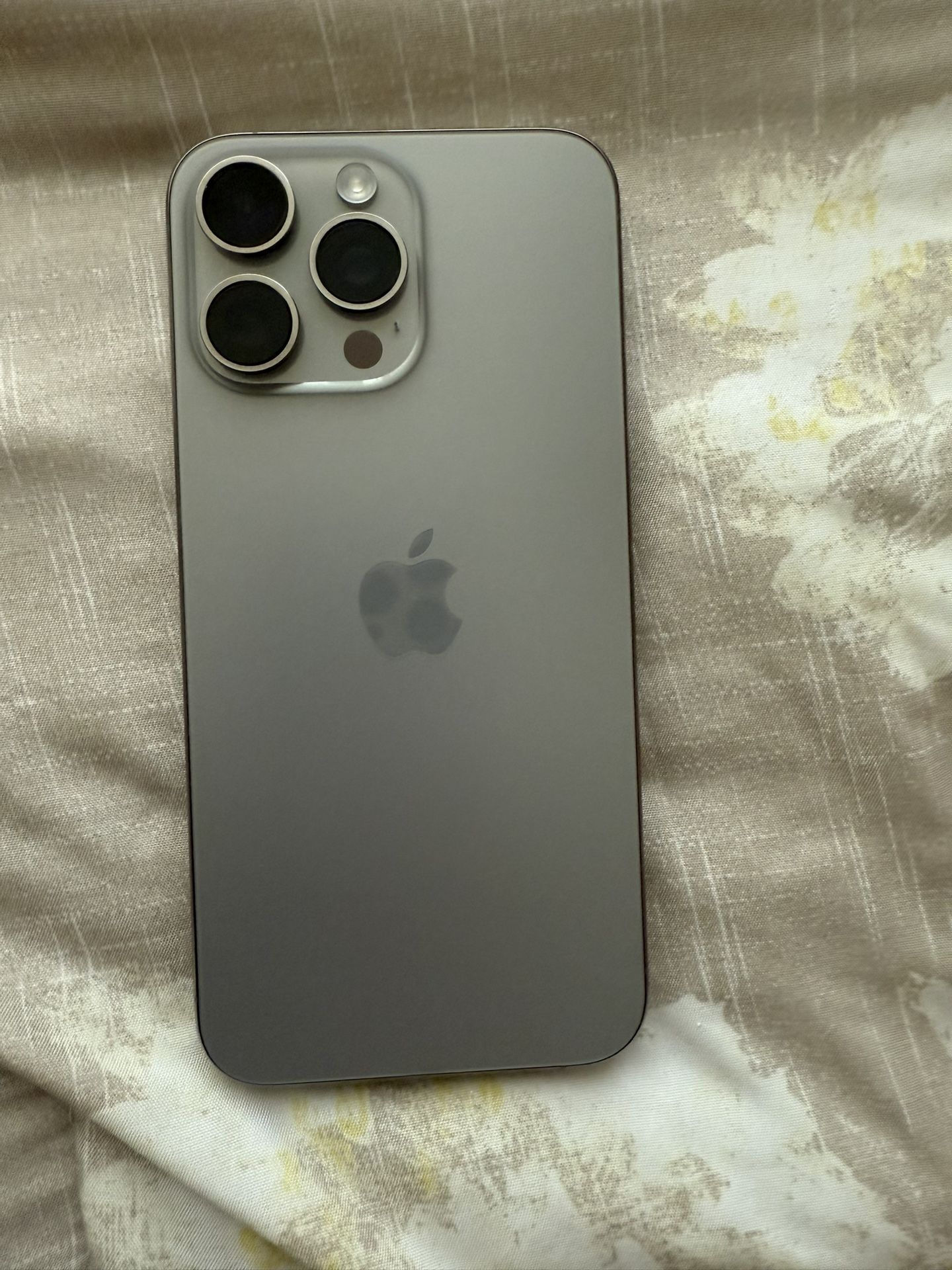iPhone 15 Pro Max