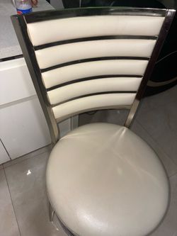Sillas altas or counter chairs