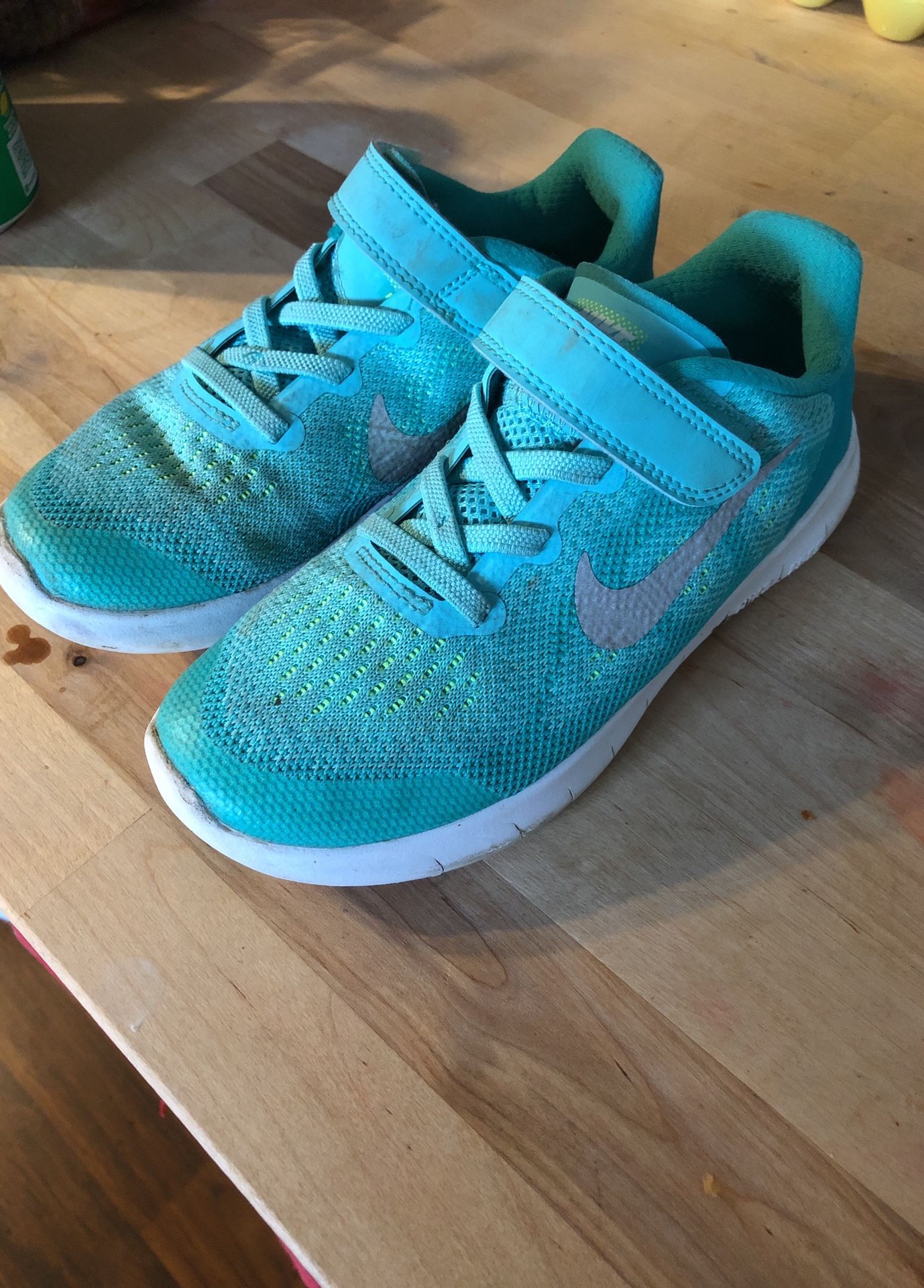 Girls Nike shoes size 13.5c good condition
