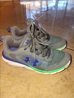 Boy Under Armour size 4.5Y