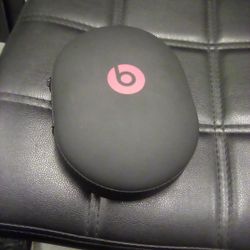 Studio 3 Beats By Dre headphones 