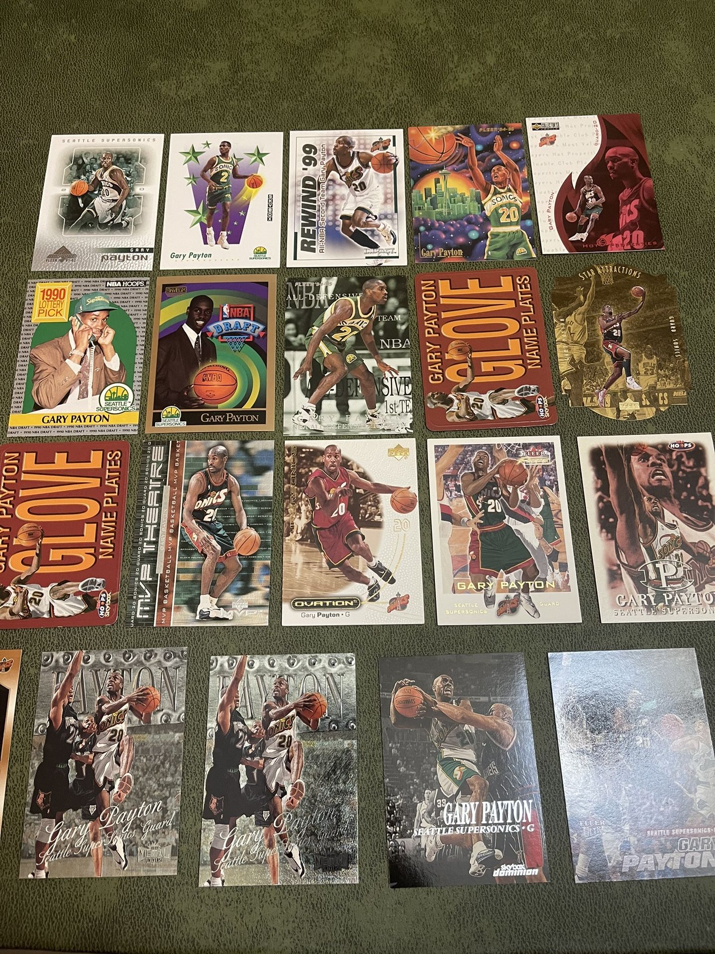 Lot Of 21 Gary Payton Basketball Cards Including Rookies