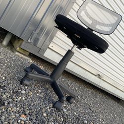 Minimalist Computer Chair 🪑