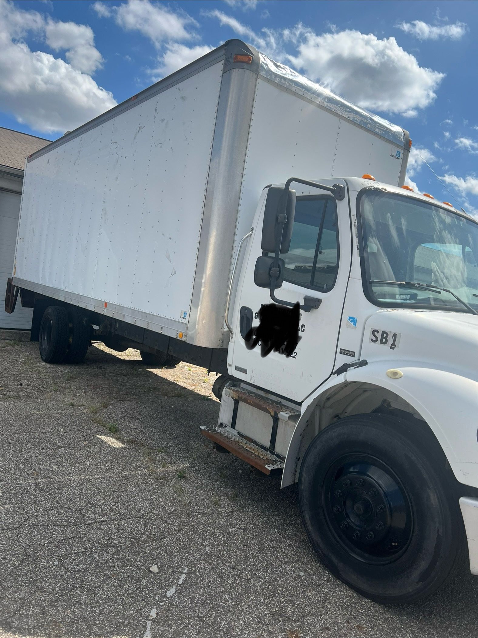 24 ft Box Truck (2006 Freightliner CO)