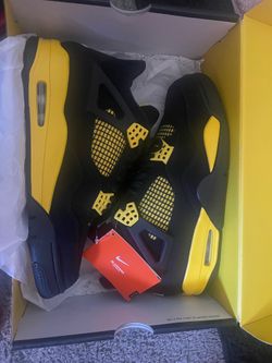 Jordan 4 Retro Thunder (2023)
