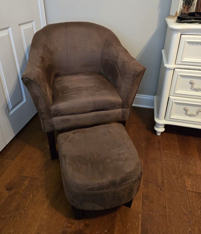 UPHOLSTERED CHAIR WITH MATCHING OTTOMAN 