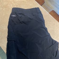 Ladies Columbia Shorts  Large 