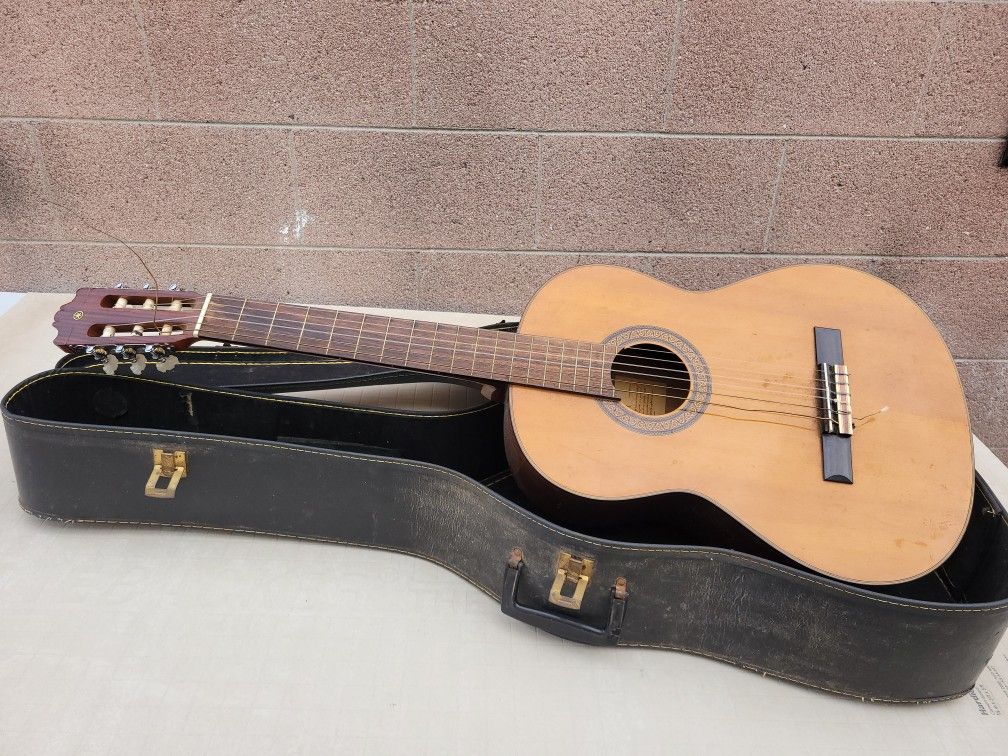 Yamaha Classical Acoustic Guitar with Case Sounds Nice Project