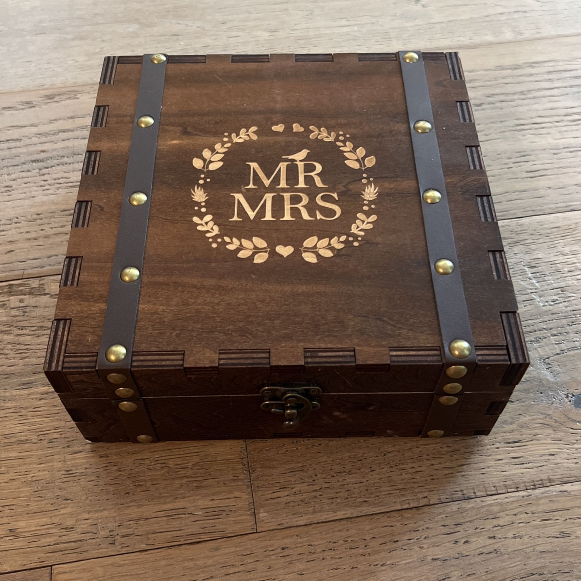 “Mr & Mrs” Wooden Box For Wedding Cards, Notes, Advice