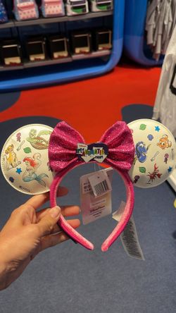 Disney's Art of Animation  Ears Change Color With Sun 