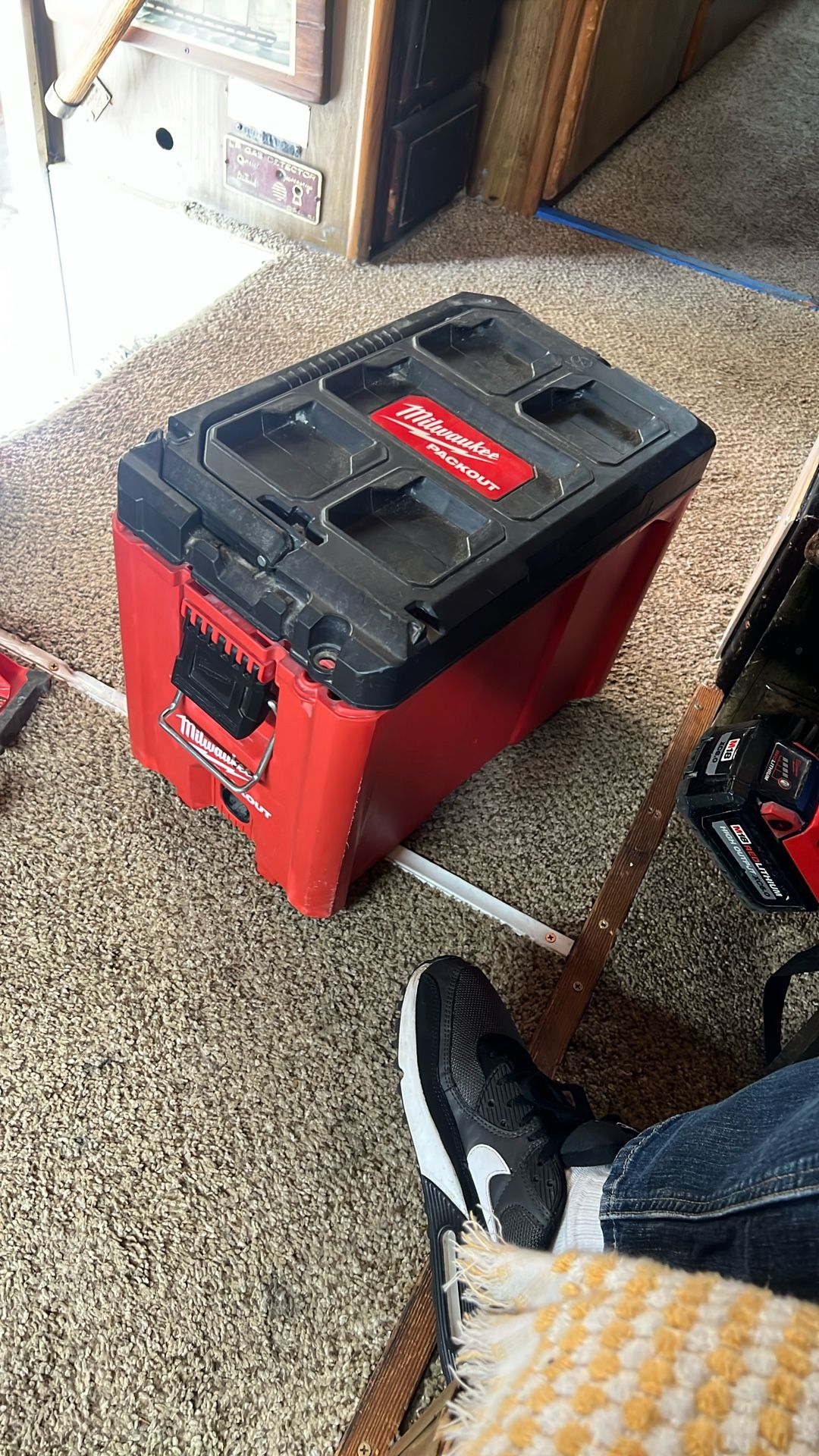 Milwaukee Pick Up Box With Removable Tray