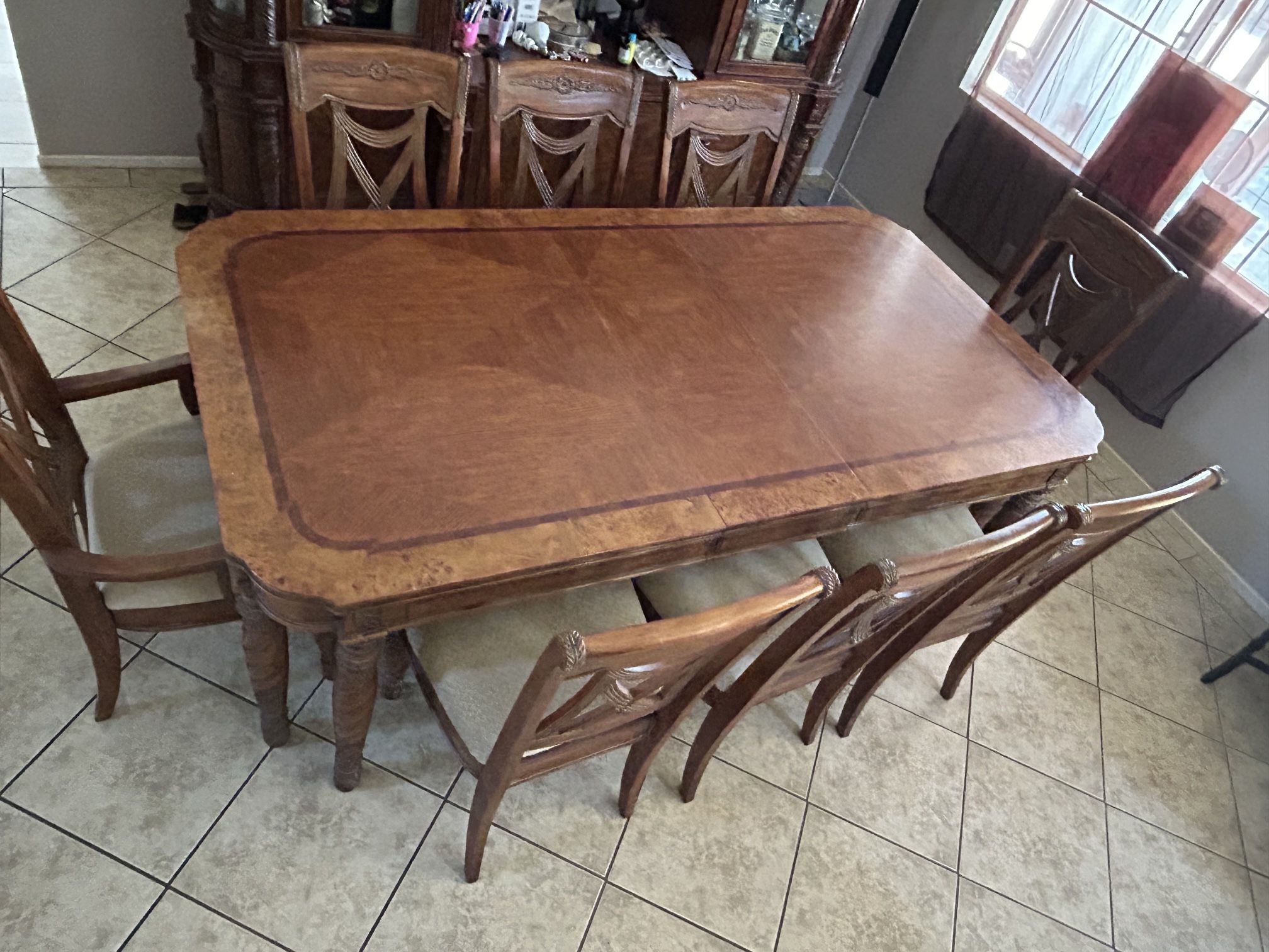 EXTENDABLE TABLE WITH 8 CHAIRS