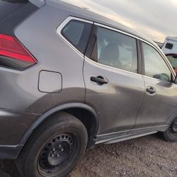 2017 Nissan Rogué For Parts