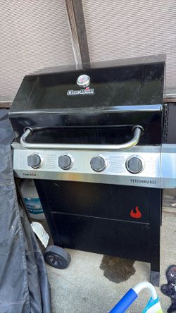 Char broil grill and cover.