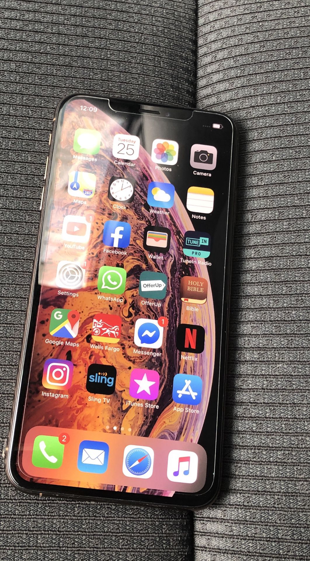 T-movile IPhone XS Max 64 gb
