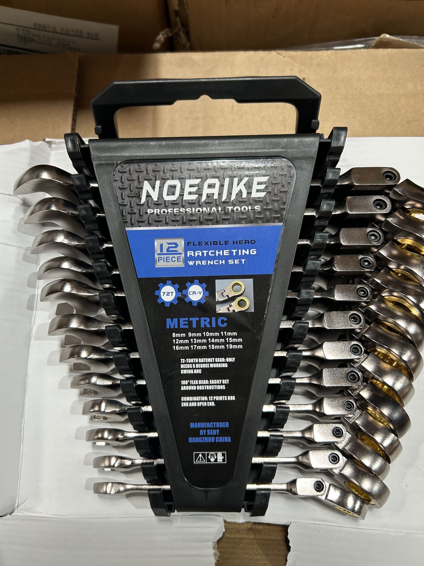 12 PIECE FLEXIBLE HEAD RATCHETING WRENCH SET 100$