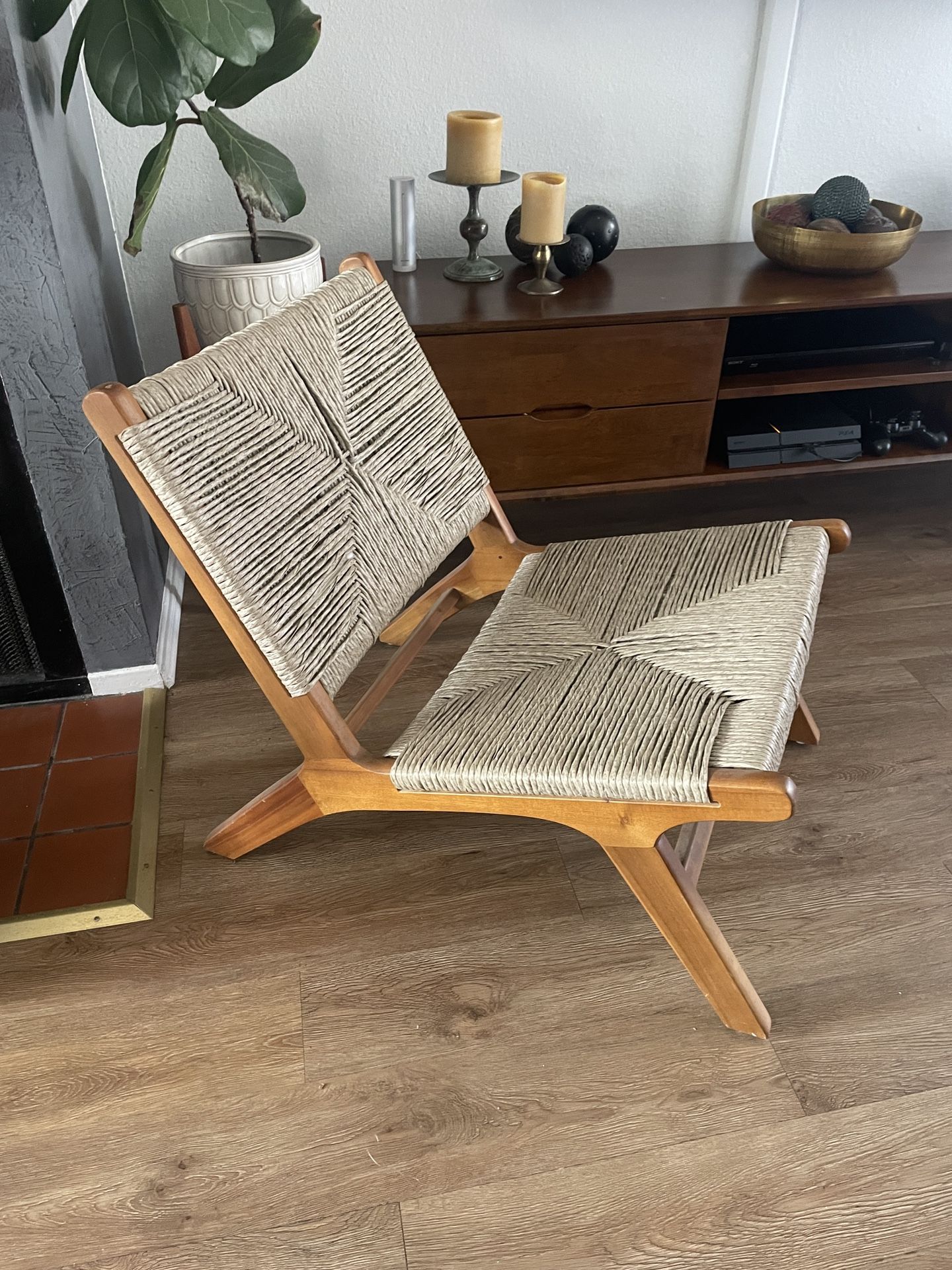 Acacia And Banana Leaf Chair