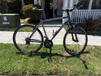 Trek Verve 4 Hybrid Bike – 57cm Large Frame – New Tires – Good/Excellent Condition