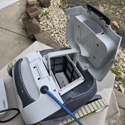 Pool Vacuum / Robot