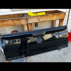 TAILGATE FOR NISSAN TRUCK
