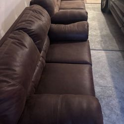 CLEAN & COMFORTABLE COUCH SET