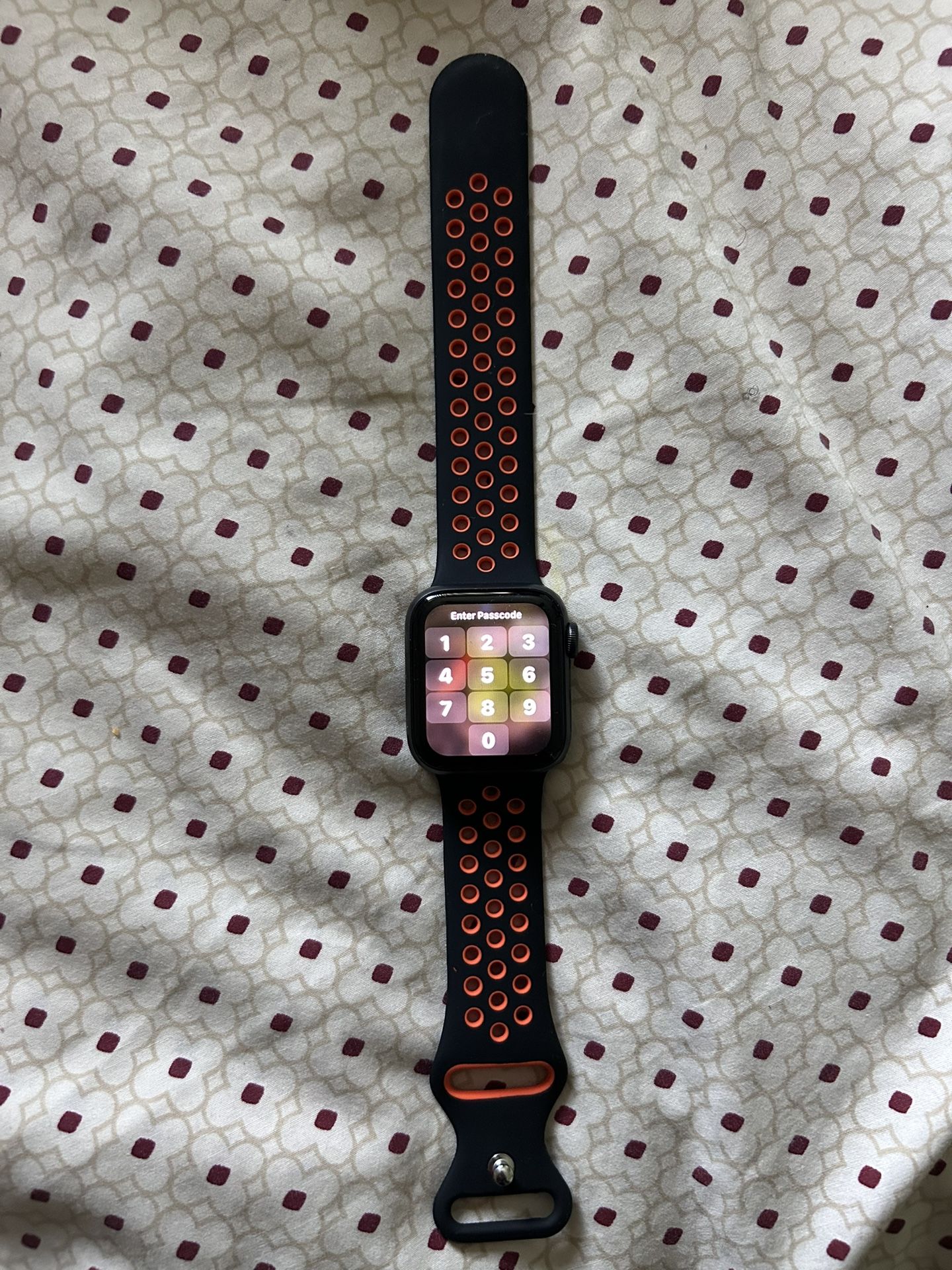 Apple Watch Series SE GPS with WiFi and Bluetooth Connectivity, Space Grey, 40mm
