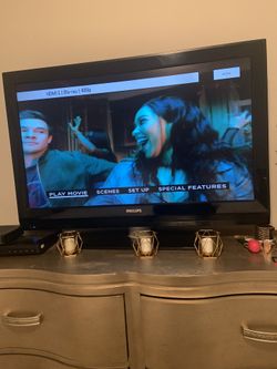 47 inch Phillips plasma , wall mount included