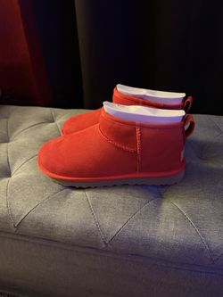 Uggs ultra mini red