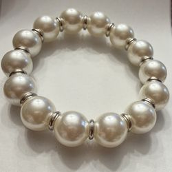 Classic Pearl Stretch Bracelet in Ivory Pearl