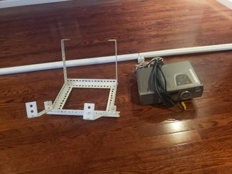 Proyector, Proyector Celing Mounting And Wall Screen All For $150