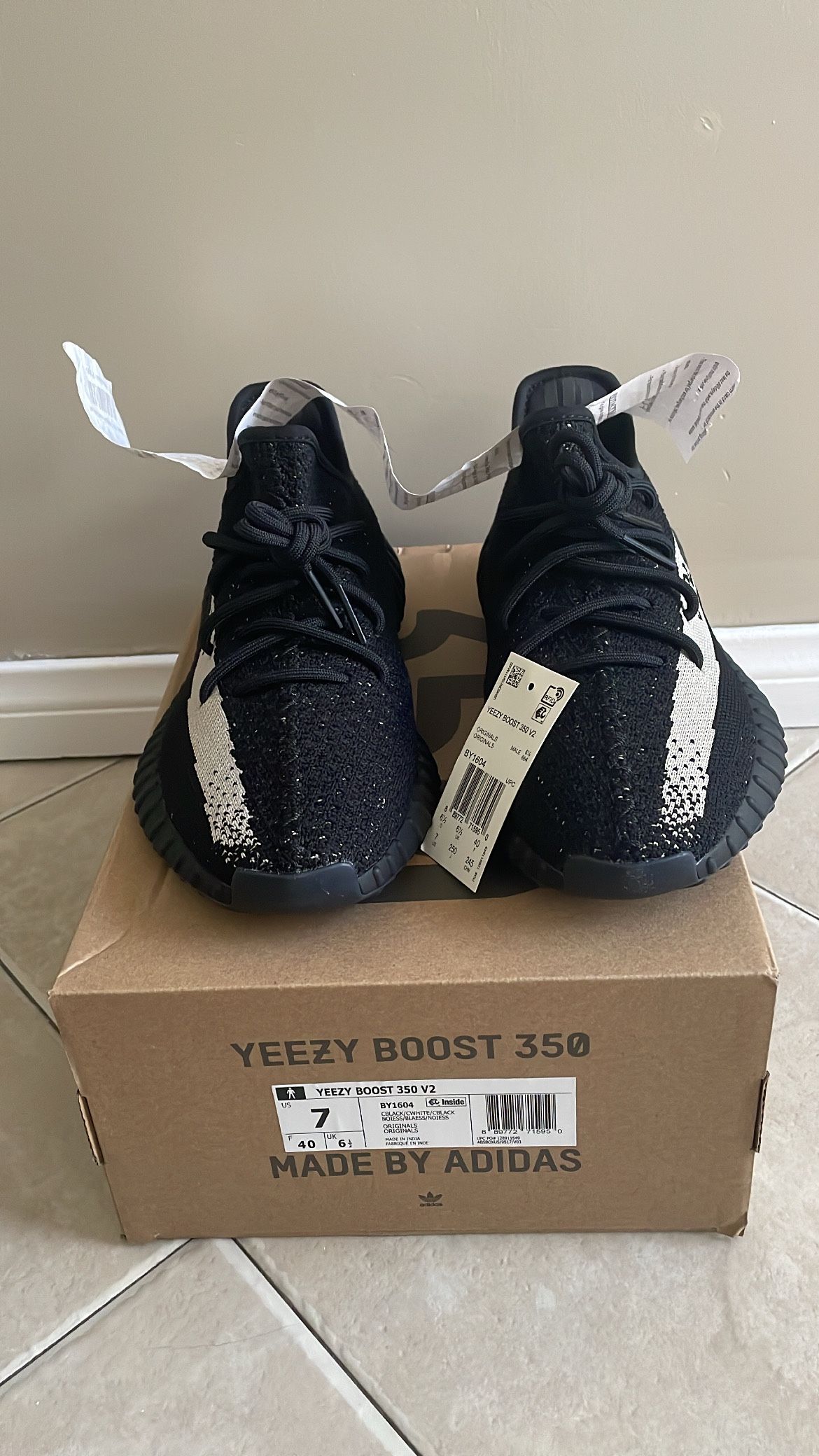 Yeezy Boost 350 V2 Core Black White Size
