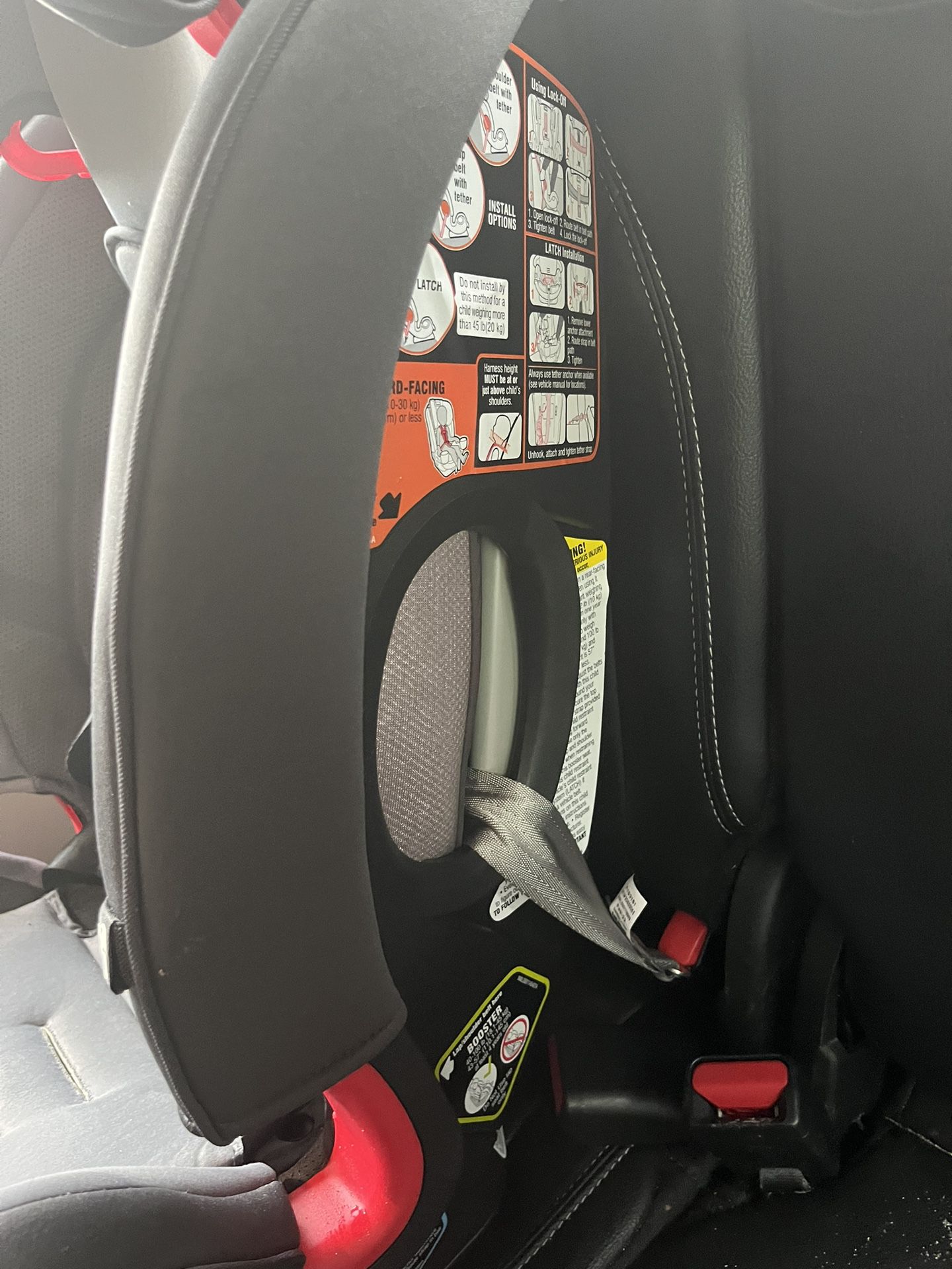 Graco Slimfit 3 in 1 Car Seat  Slim & Comfy Design Saves Space in Your  Back Seat, Redmond for Sale in Parma, OH - OfferUp