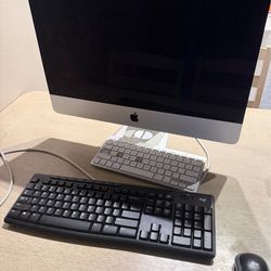 Apple iMac Desktop Computer with Keyboard & Mouse